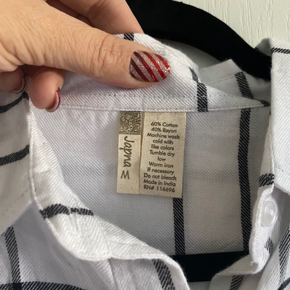 Casual Black/White tie-front blouse - Picture 3 of 3